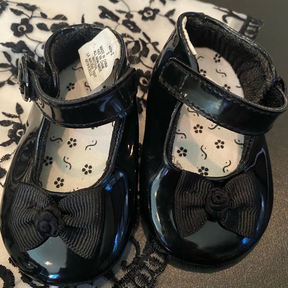 Newborn Party Dress w/Shoes & Tights - Picture 5 of 6